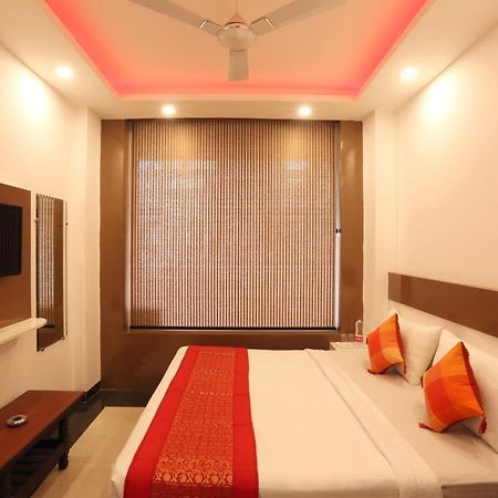 Hotel Sky Wood At Airport New Delhi Eksteriør bilde