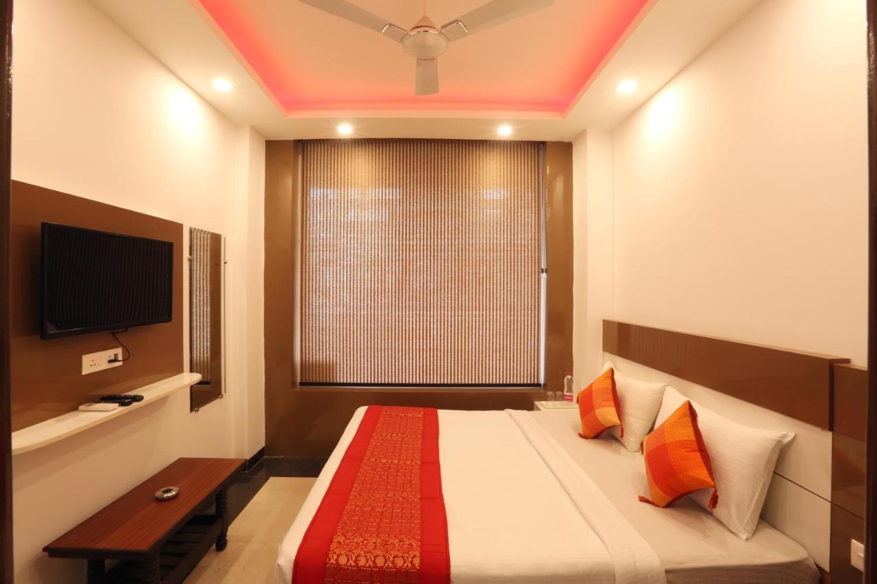 Hotel Sky Wood At Airport New Delhi Eksteriør bilde