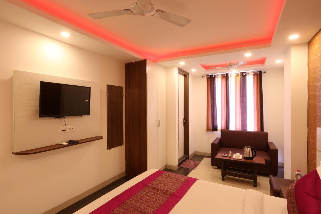 Hotel Sky Wood At Airport New Delhi Eksteriør bilde