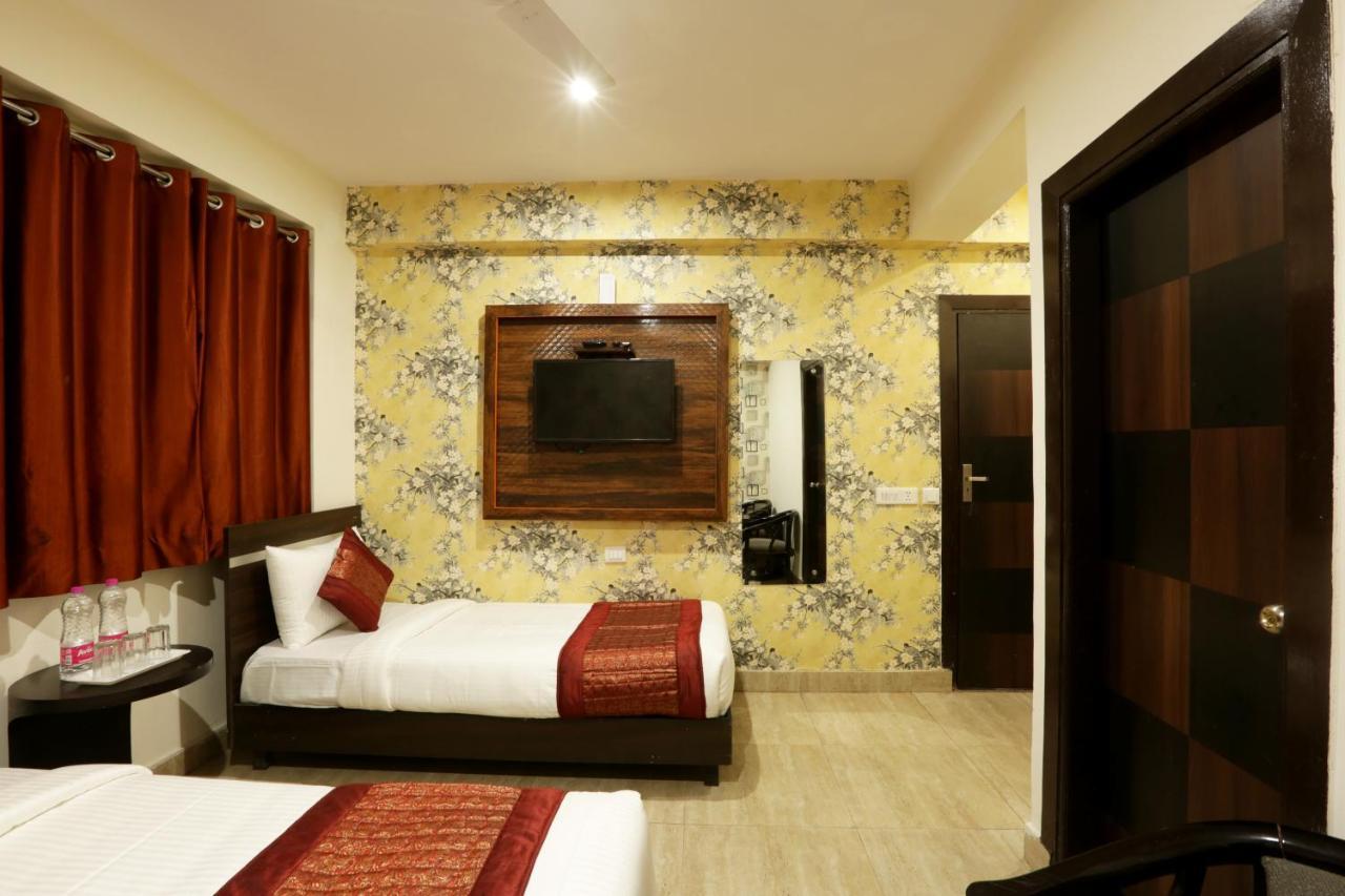 Hotel Sky Wood At Airport New Delhi Eksteriør bilde