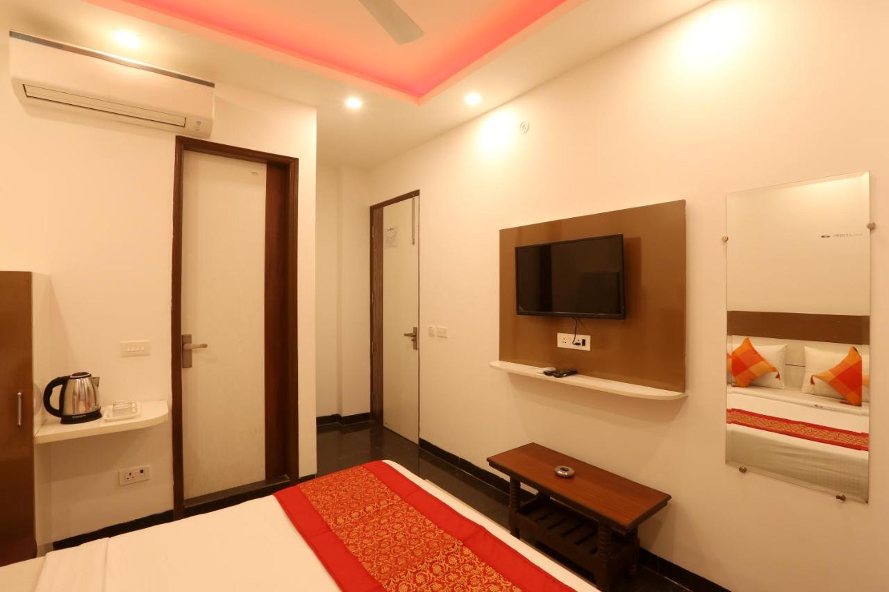 Hotel Sky Wood At Airport New Delhi Eksteriør bilde