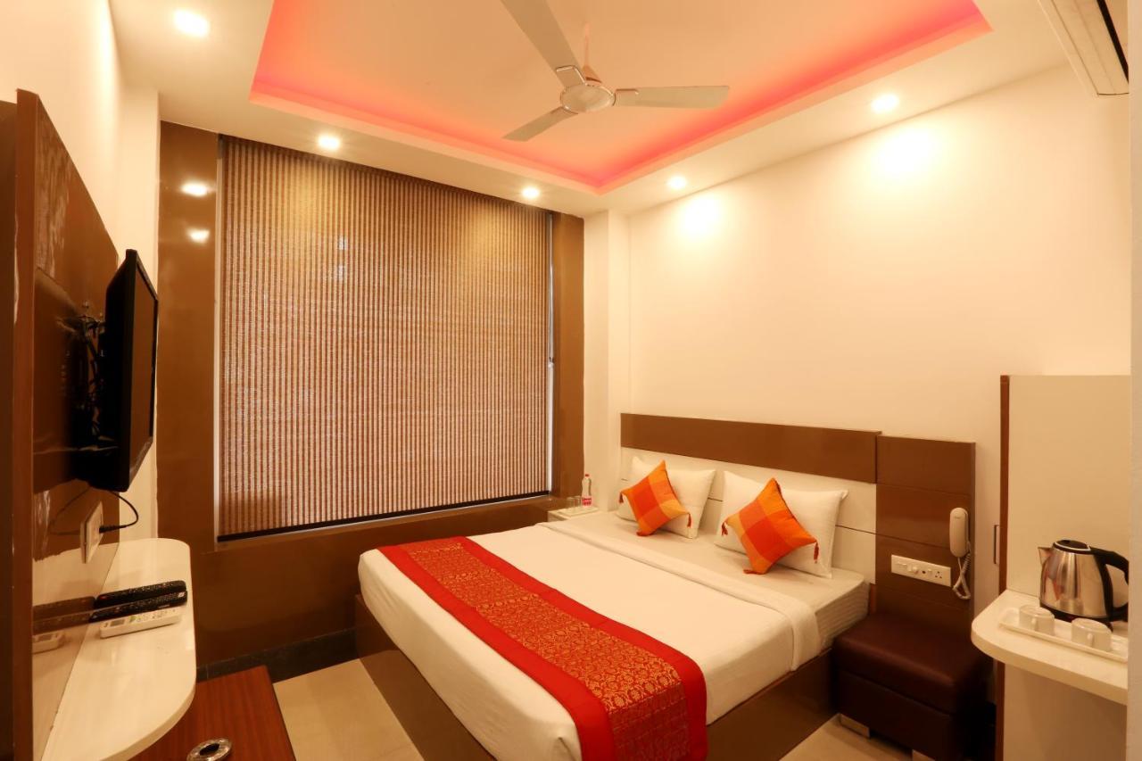 Hotel Sky Wood At Airport New Delhi Eksteriør bilde